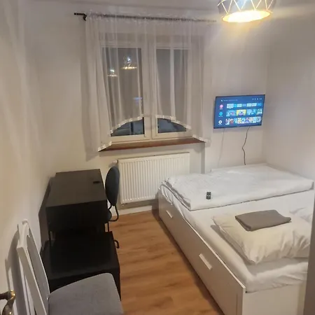 Noclegi Budomas Budget - Szymanow - Freeparking Homestay Wroclaw