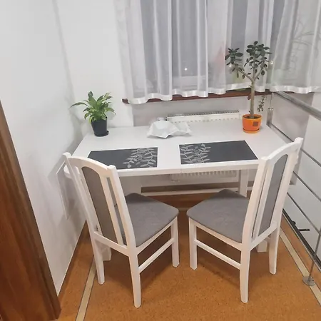 Noclegi Budomas Budget - Szymanow - Freeparking Homestay Wroclaw